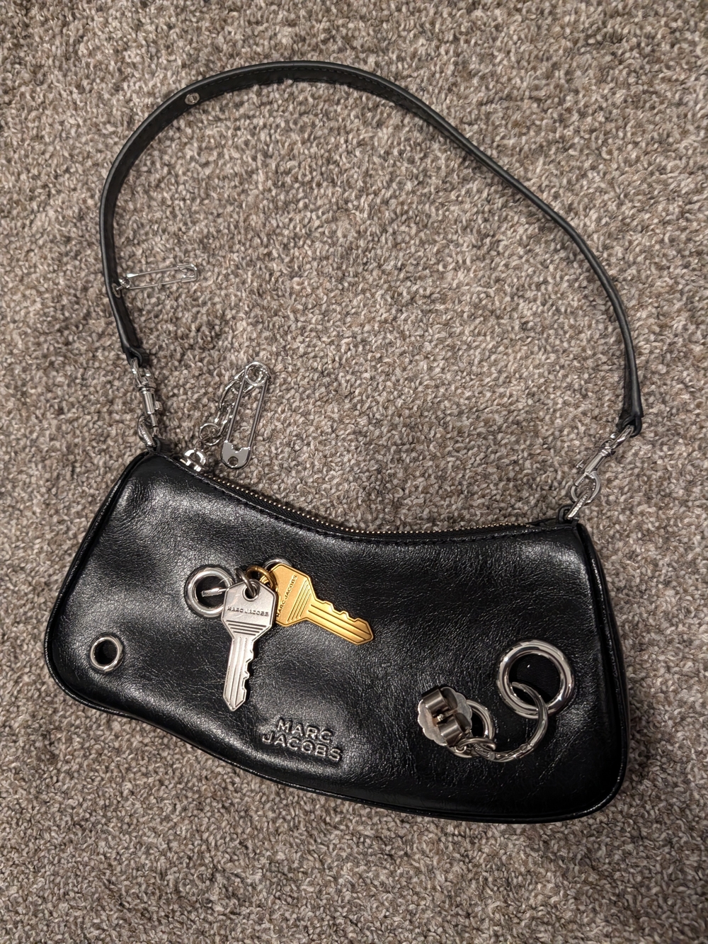 Marc Jacobs Black Leather Shoulder Bag with Keyring and Hardware Accents - Picture 2 of 3